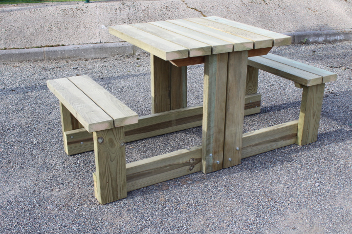 Table pique-nique bois Capacité 4 personnes Bizanos